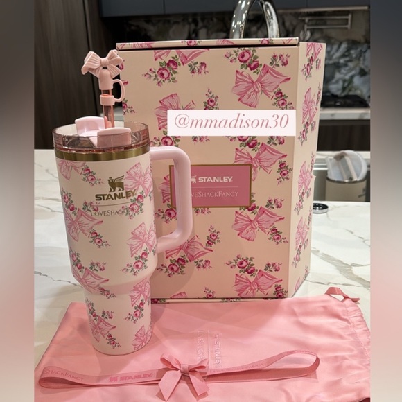 THE STANLEY X LOVESHACKFANCY HOLIDAY
QUENCHER | 40 OZ - Picture 2 of 5